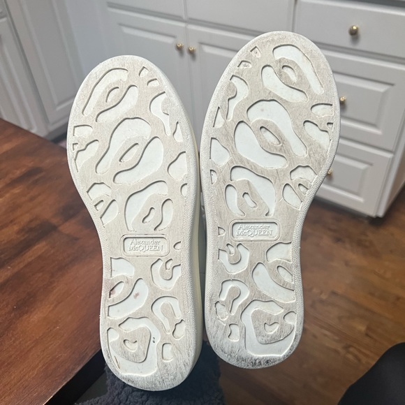 Alexander McQueen Leather Oversized Sneaker - Picture 6 of 8